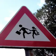 Czy rodzic może jechać na wycieczkę szkolną? Sprawdź ważne zasady