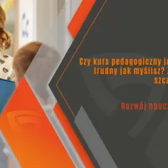 Nauczycielka w okularach trzyma teczkę. Czy kurs pedagogiczny jest trudny? Rozwój nauczycieli.