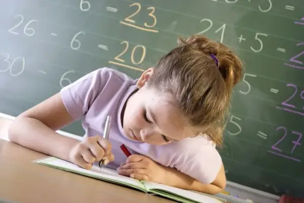 Wniosek rodzica o wydłużenie etapu edukacyjnego: czy to możliwe? 