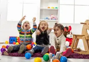 Rozwój psychomotoryczny dziecka: kluczowe etapy, które musisz znać