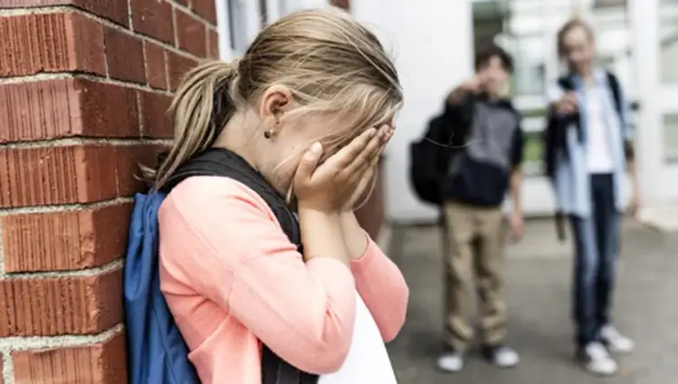 Dlaczego dziecko bije się w szkole? Główne przyczyny i rozwiązania